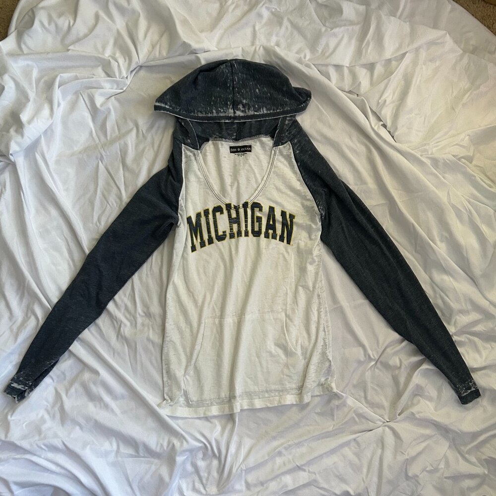 Michigan Long sleeve Tee with hood